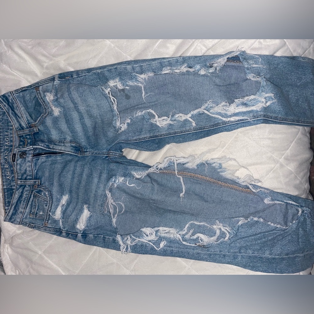 American Eagle Boyfriend Jeans Ripped
